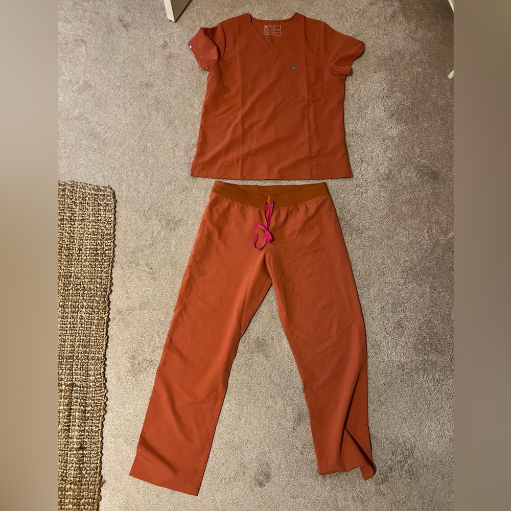 Figs terracotta set top Size extra large pants size large